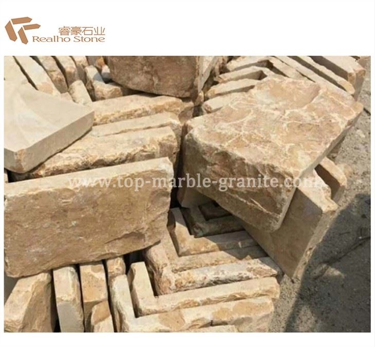 Cladding Pobzeb Ntawm Beige Limestone Split Thiab Tumbled Pob Zeb
